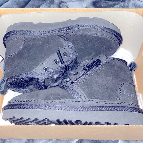 UGG - Picture 2 of 8